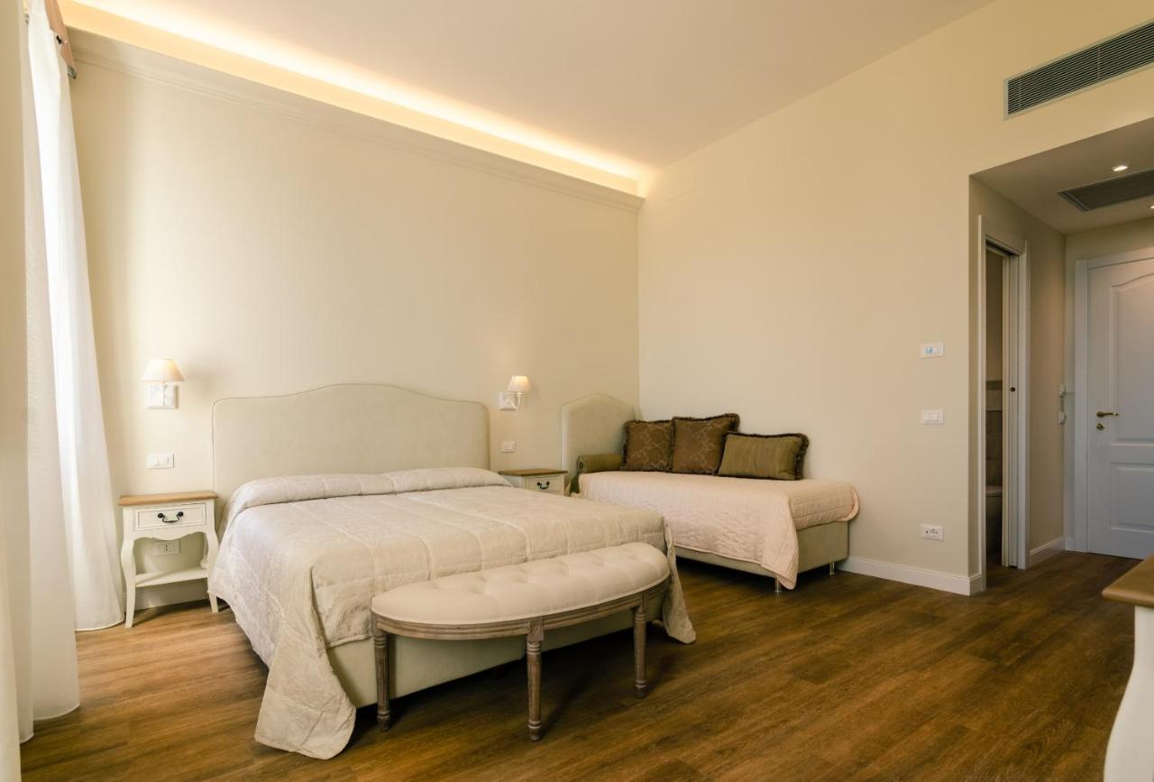 Habitación Triple Superior con vistas al jardín