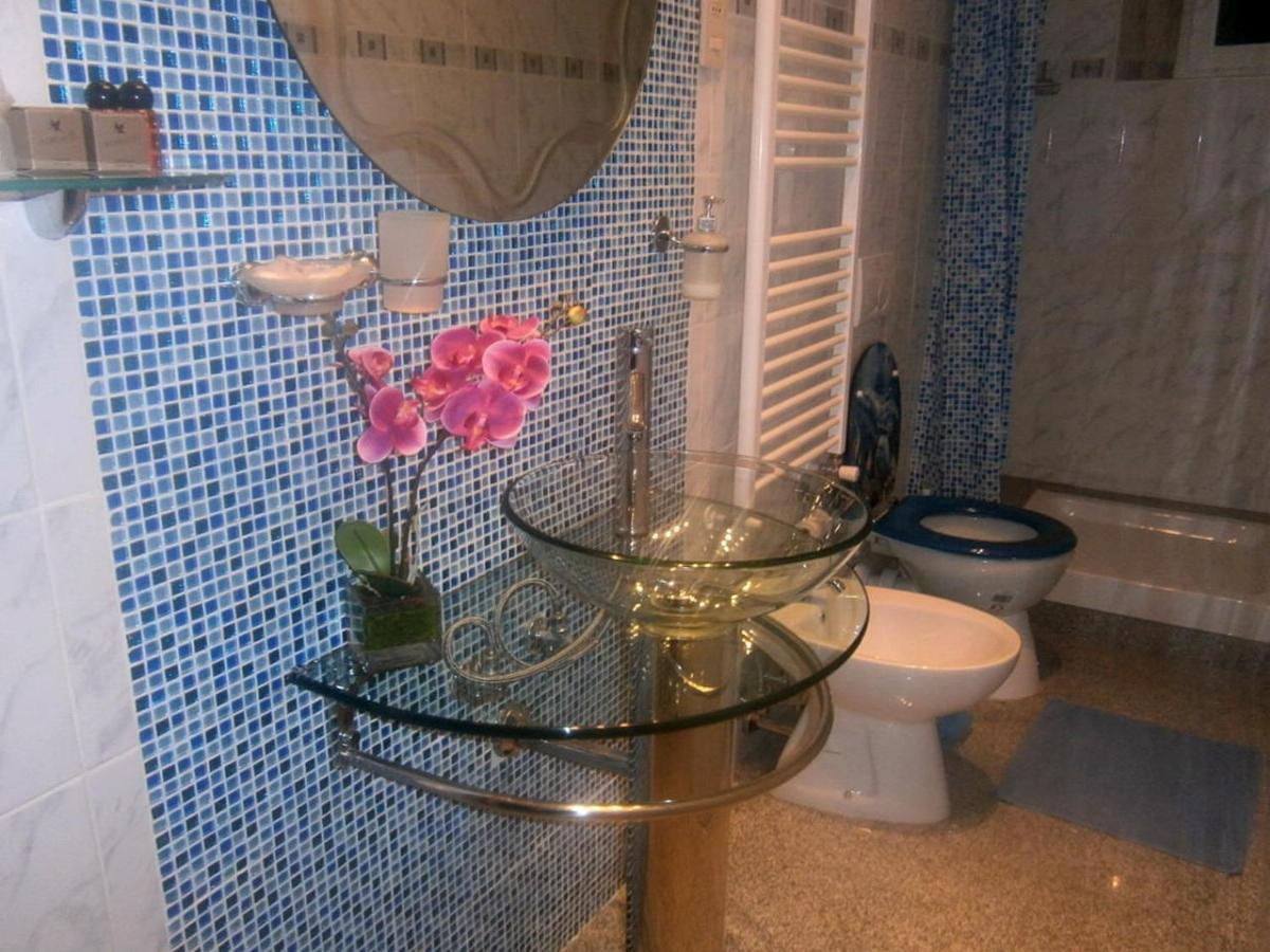 Double Room Private External Bathroom