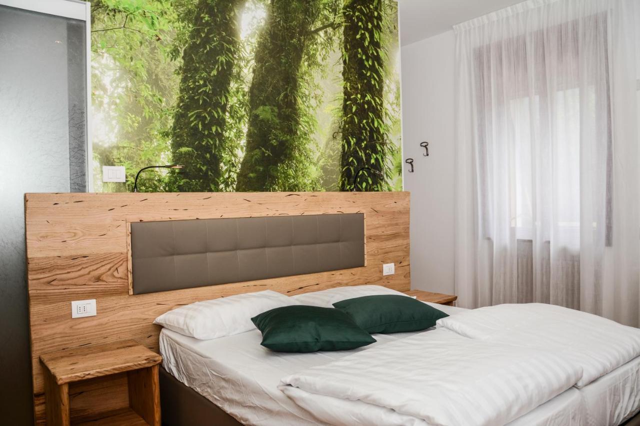 Deluxe Double or Twin Room Lake View