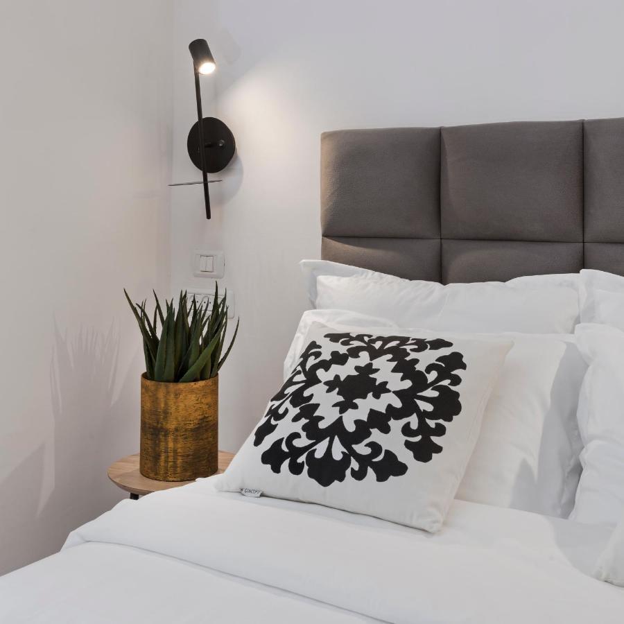 Deluxe Double Room with Extra Bed,1052021185:JPEG