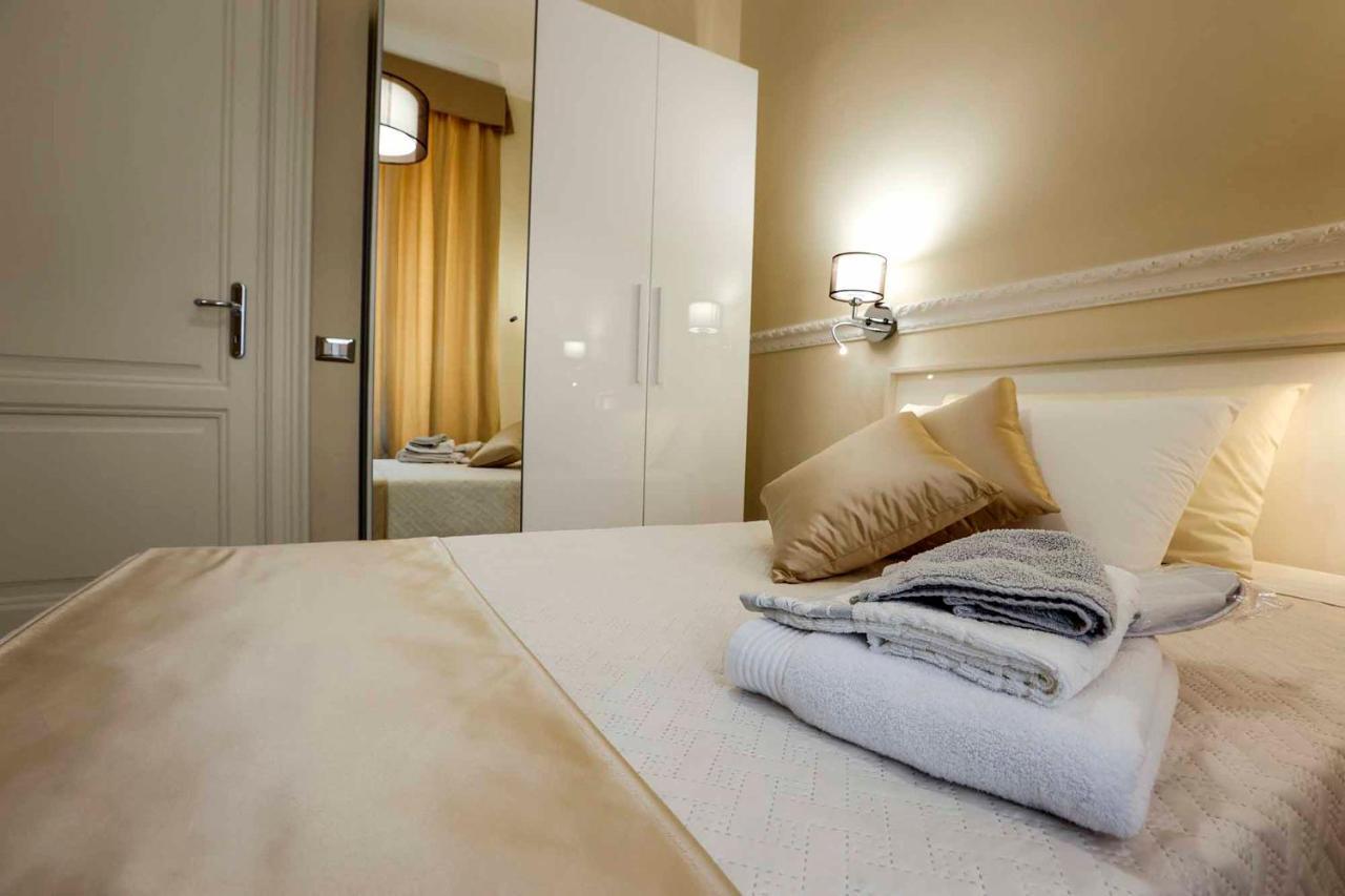 Single Room Private External Bathroom