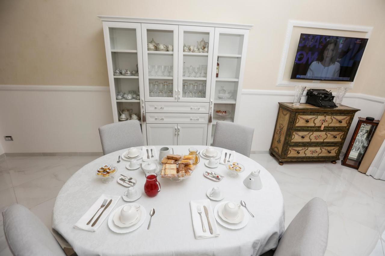 Single Room Private External Bathroom