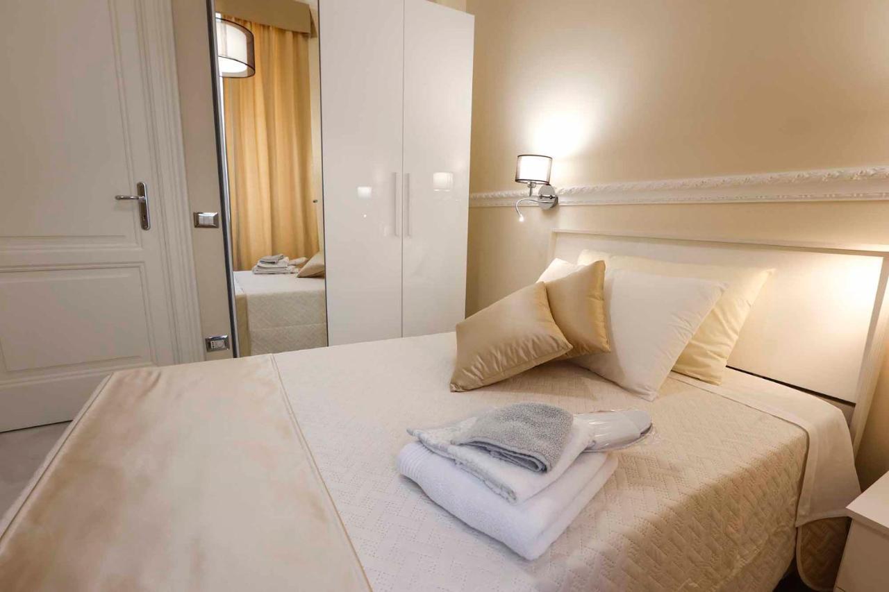 Single Room Private External Bathroom