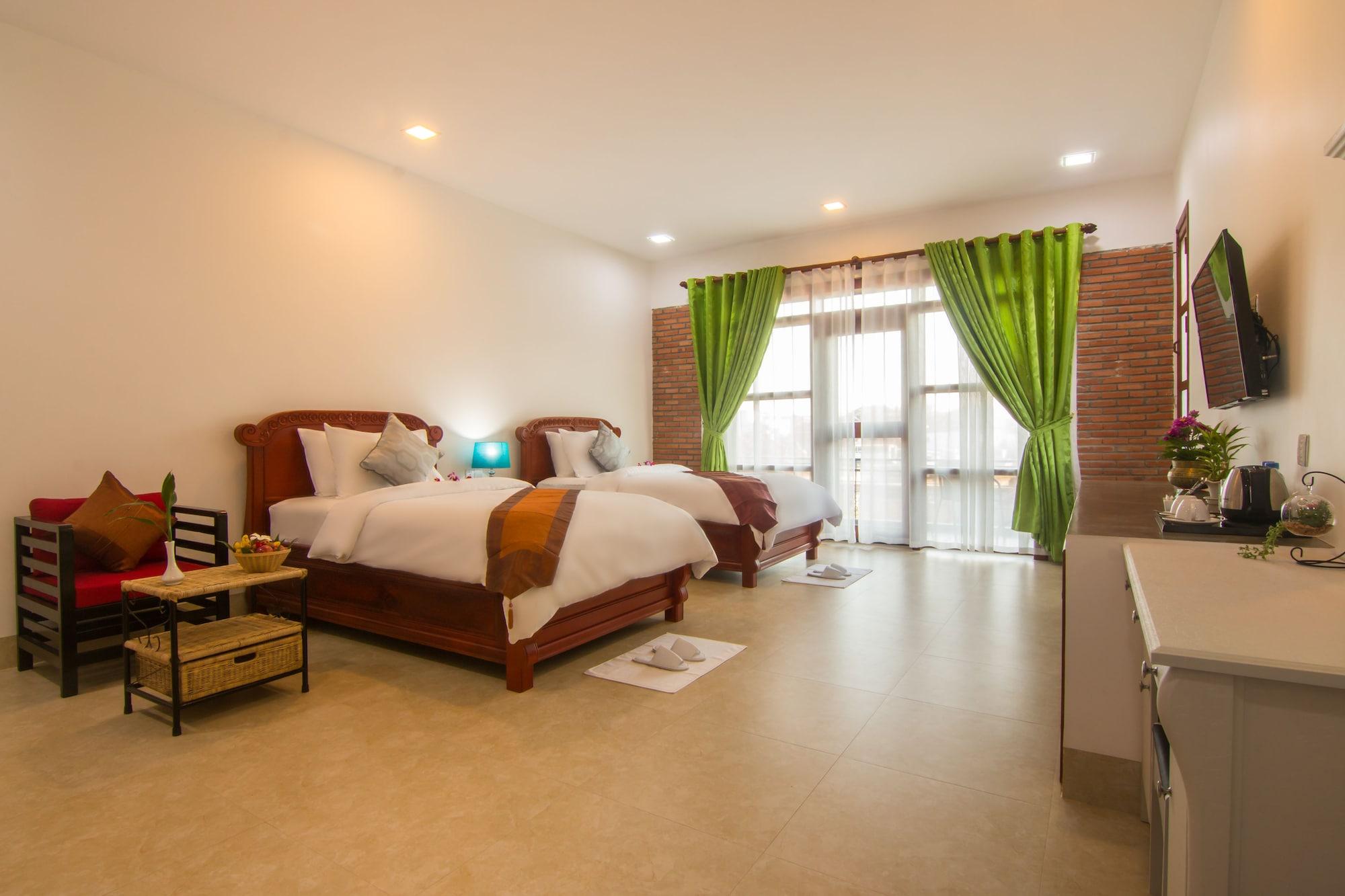 Deluxe Twin Room with Balcony