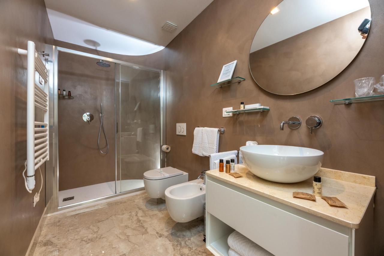 Double Room with Balcony and Sea View,1274781640:JPEG