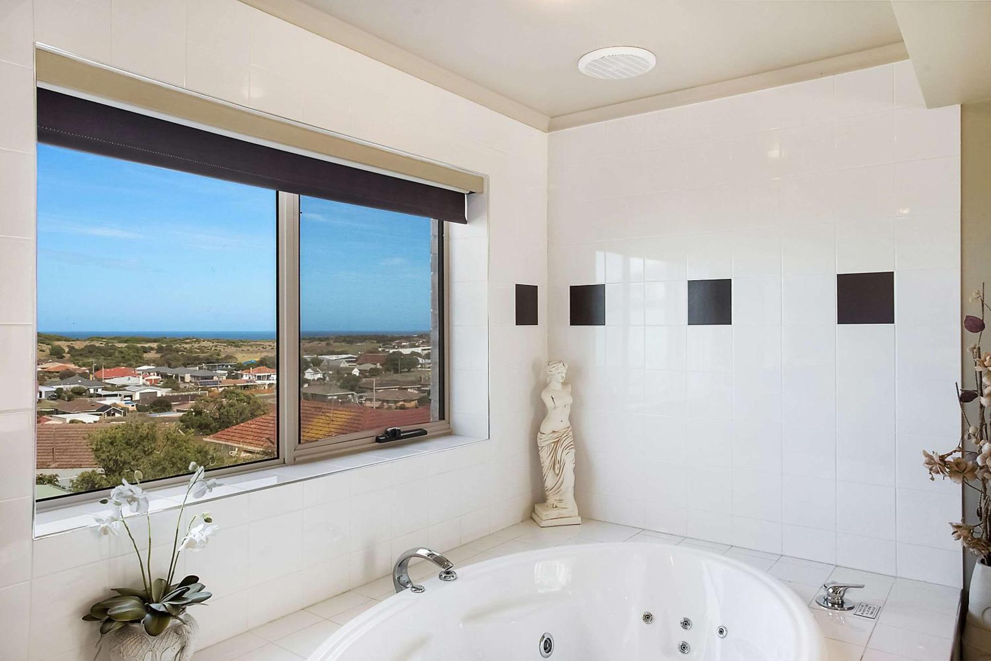 Presidential King Suite with Ocean View/2 Person Whirlpool - Non Smoking