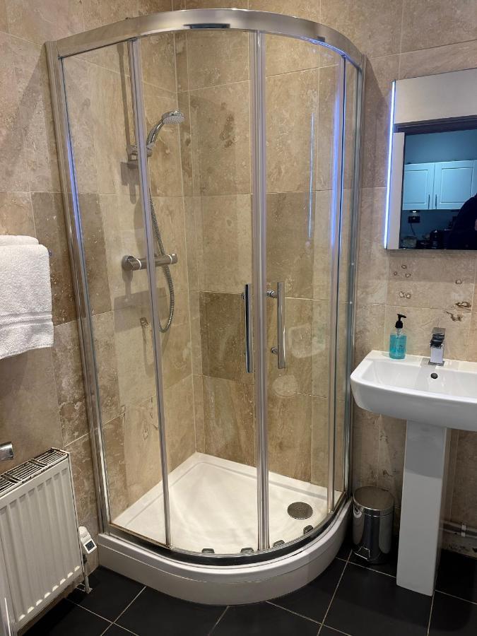Quadruple Room Shower