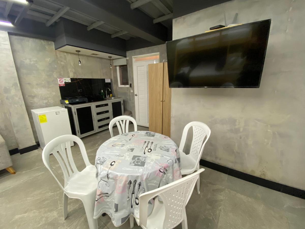 Studio,1415588166:JPEG
