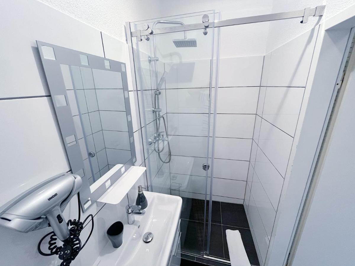 Single Room Bathroom