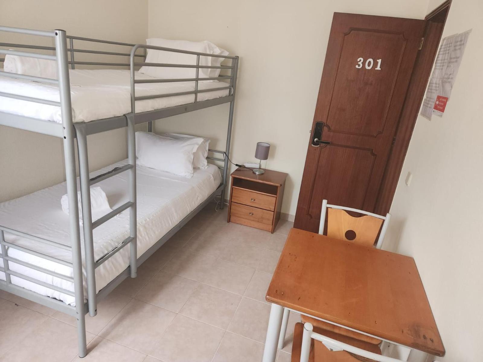 Budget Twin Room with Shared Bathroom,1500520597:JPEG