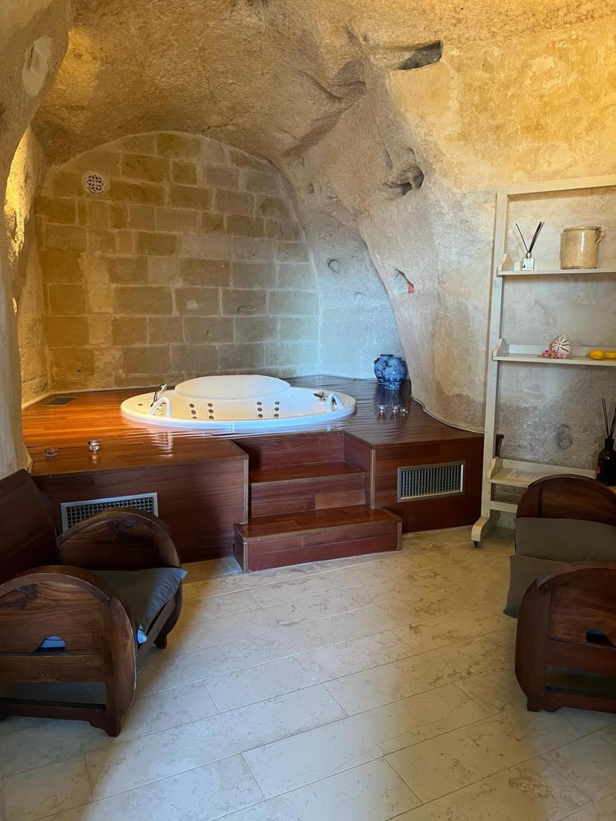 King Room Spa Bath,1518321523:JPEG