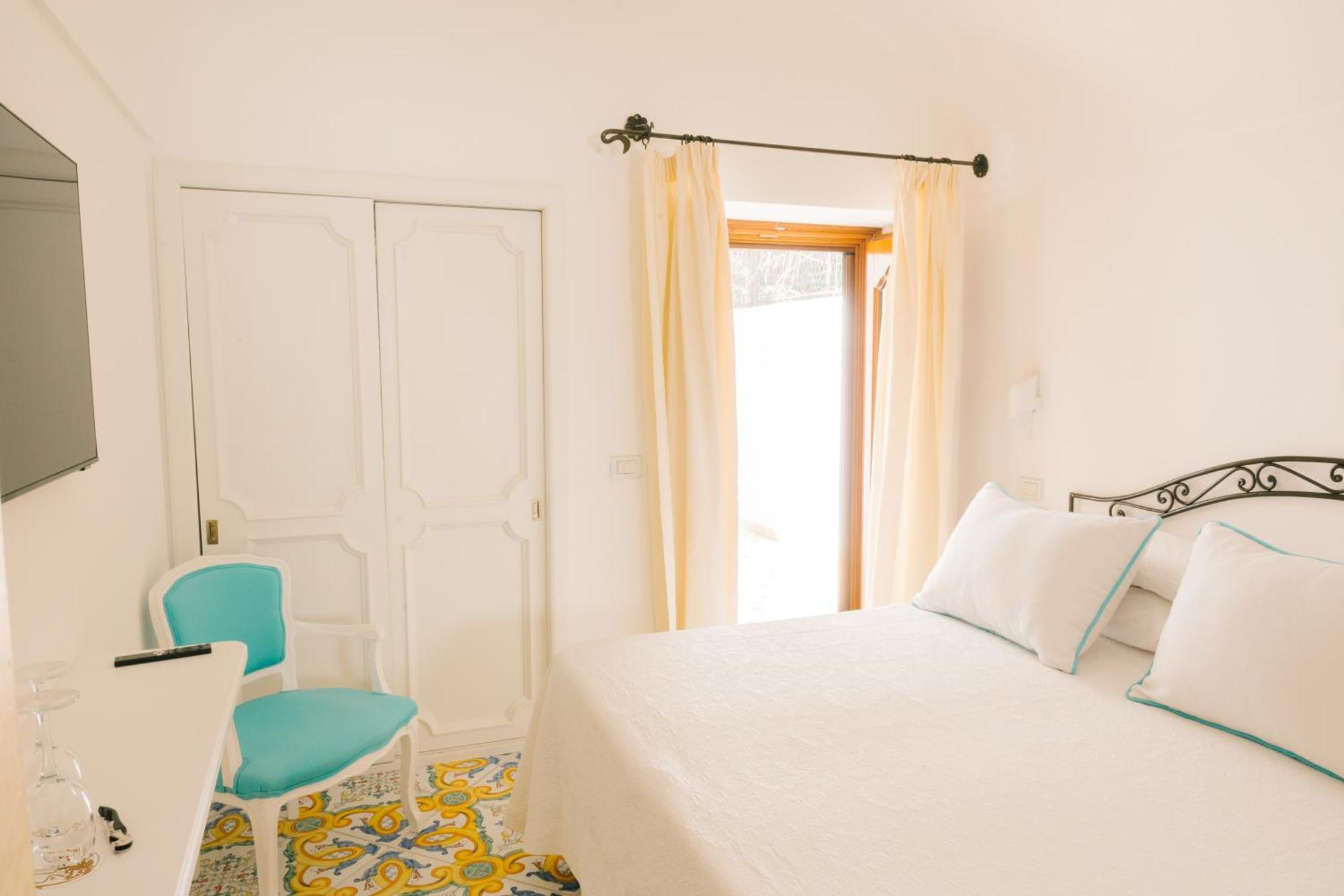 Deluxe Triple Room with Sea View