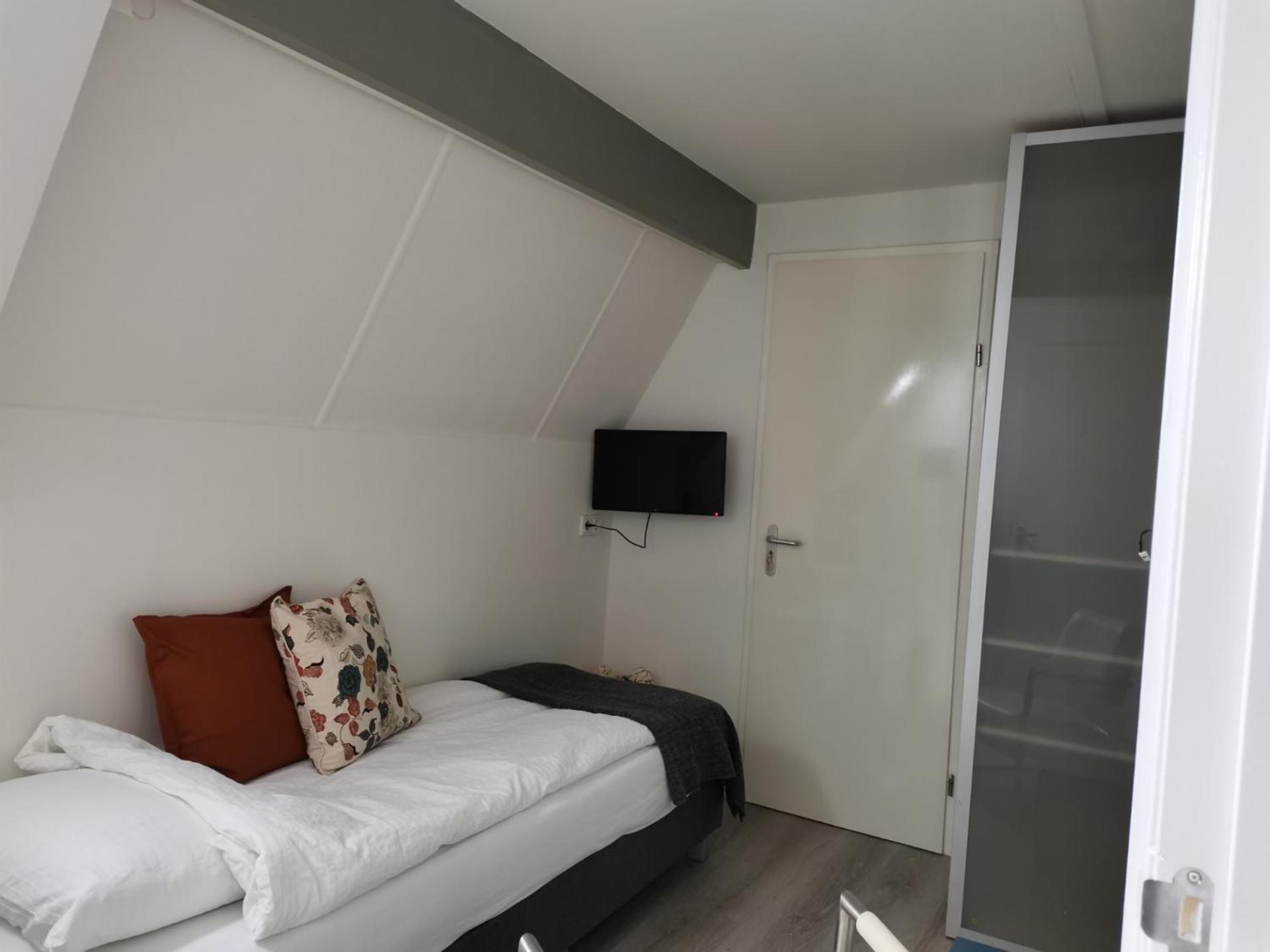 Single Room Private Bathroom