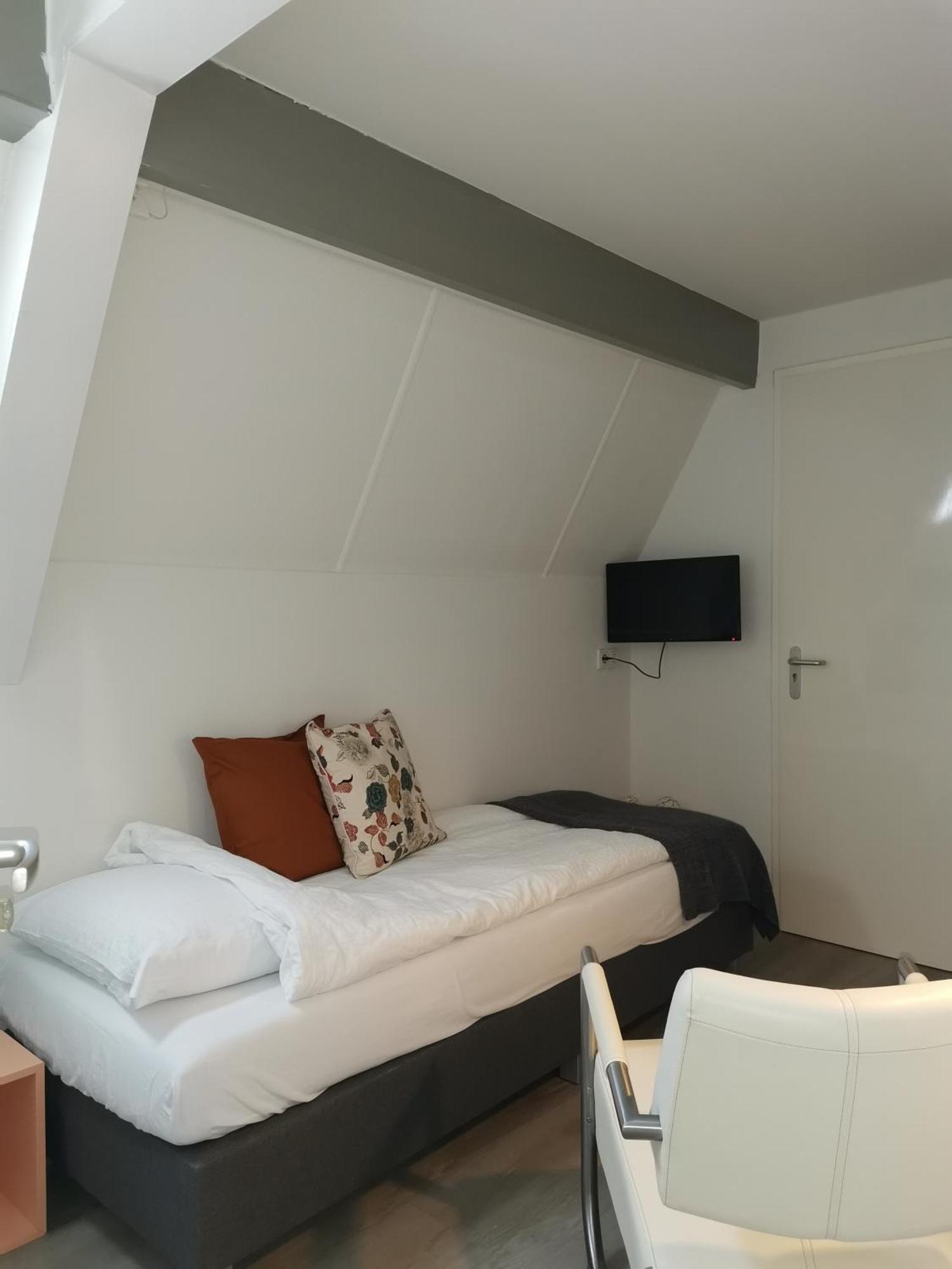 Single Room Private Bathroom
