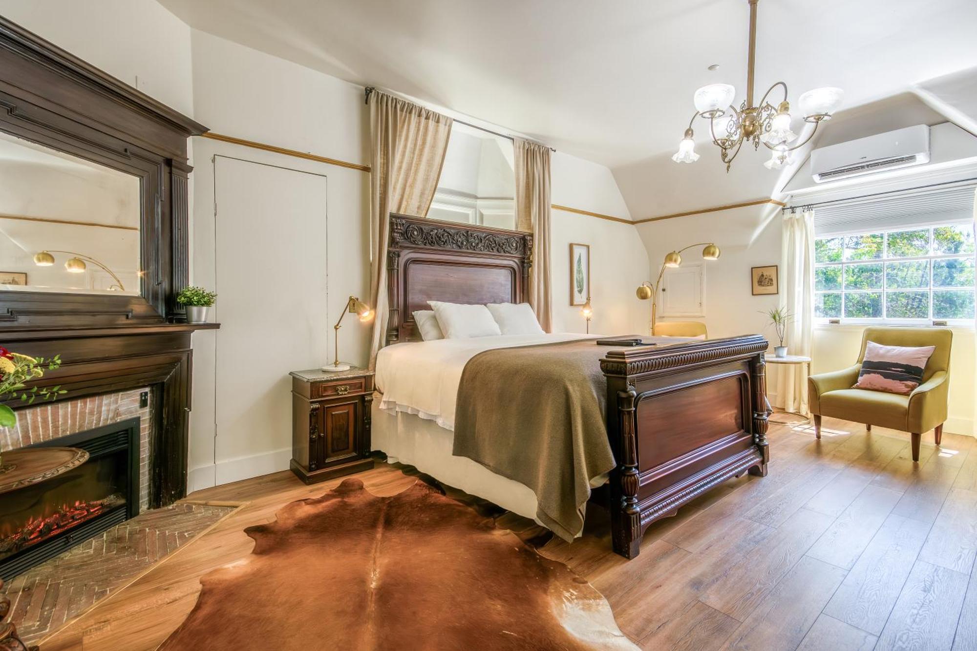 Deluxe King Room,1602362649:JPEG