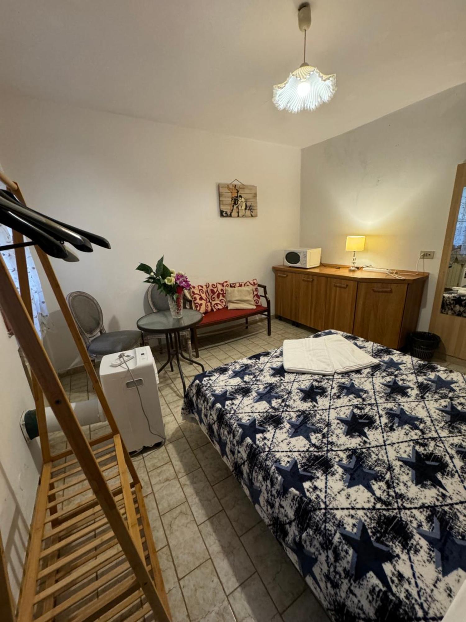 Studio met Kingsize Bed en Slaapbank