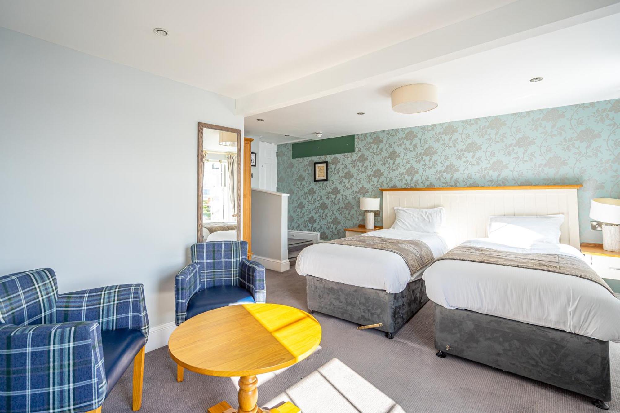 Standard Twin Room,1618280338:JPEG