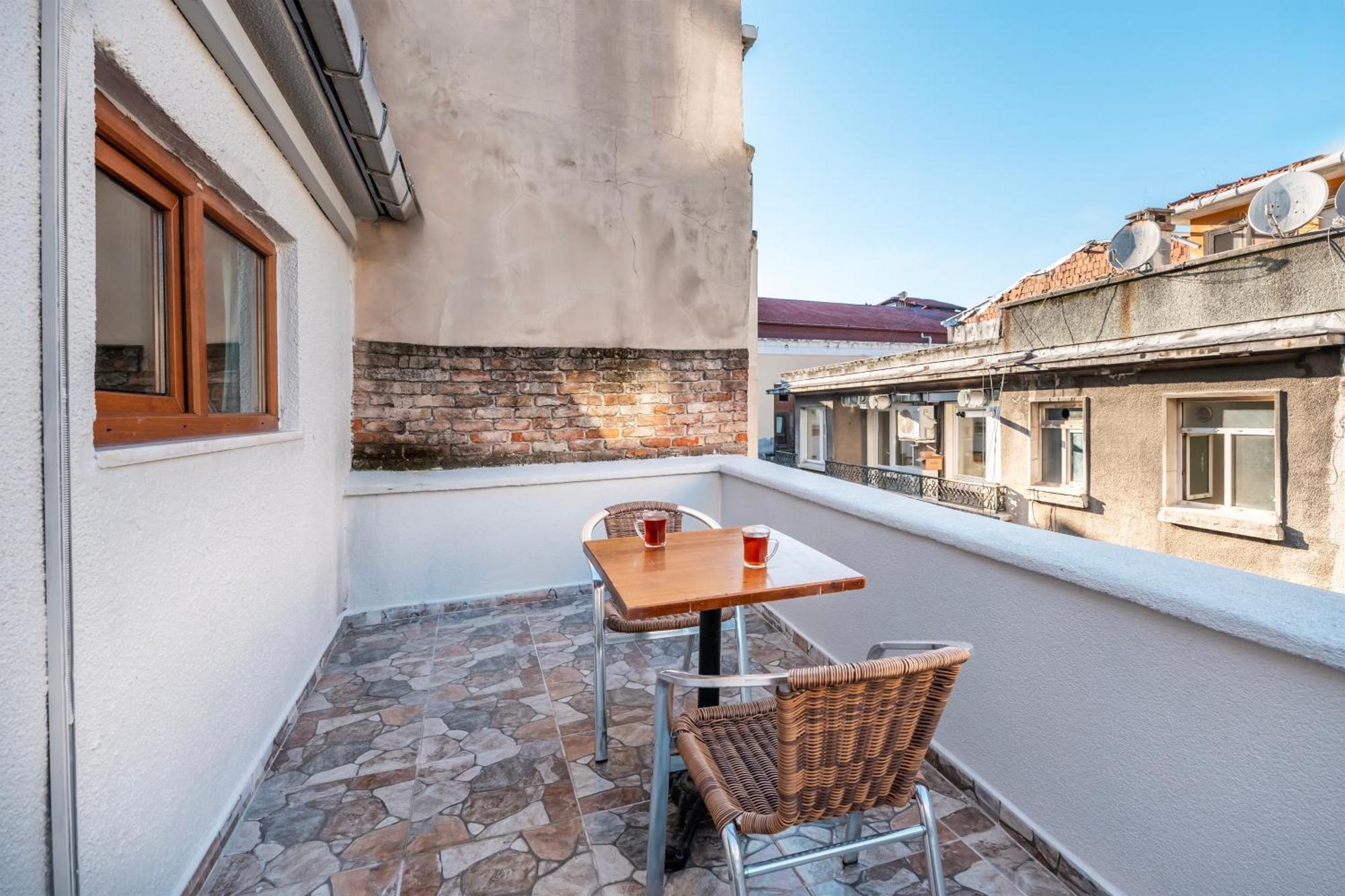 Deluxe Double Room with Balcony,1618317398:JPEG