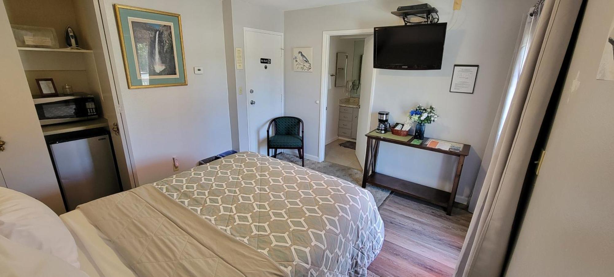 Standard Queen Room