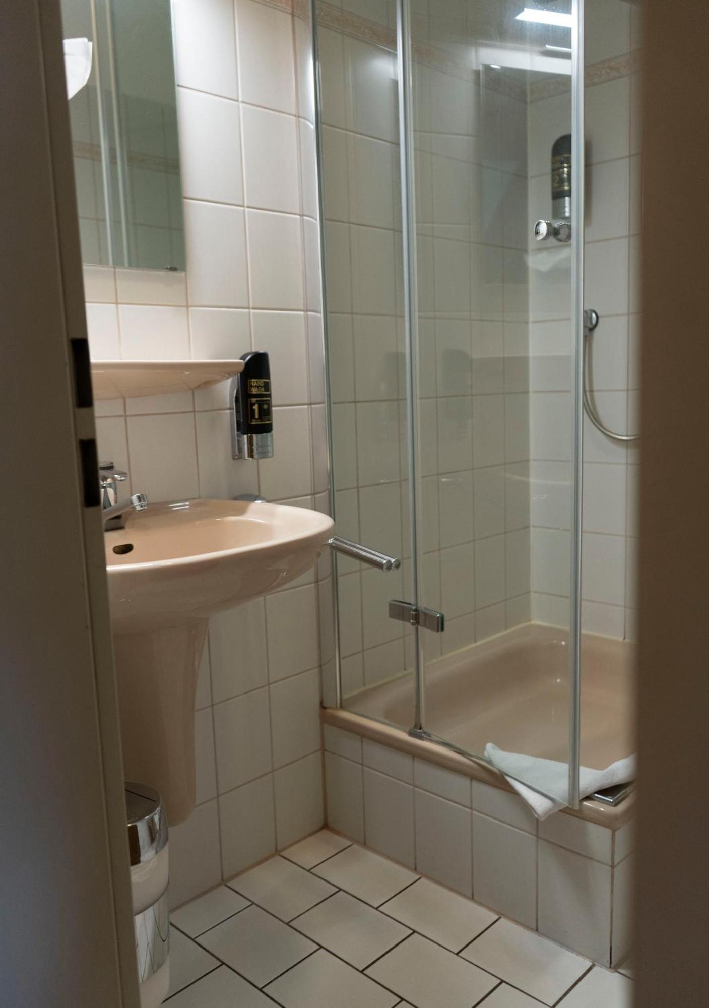 Single Room Private Bathroom