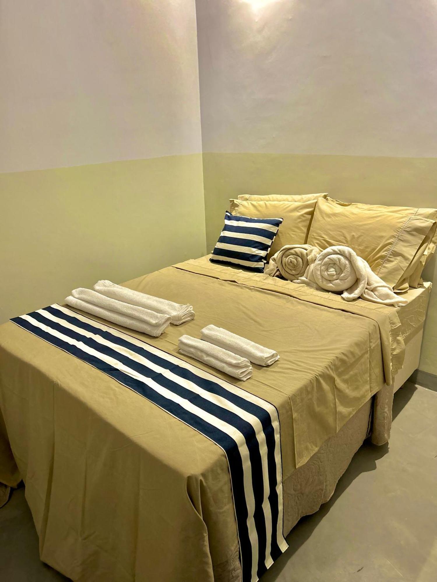 Deluxe Room (2 Adults + 1 Child),1638646752:JPEG