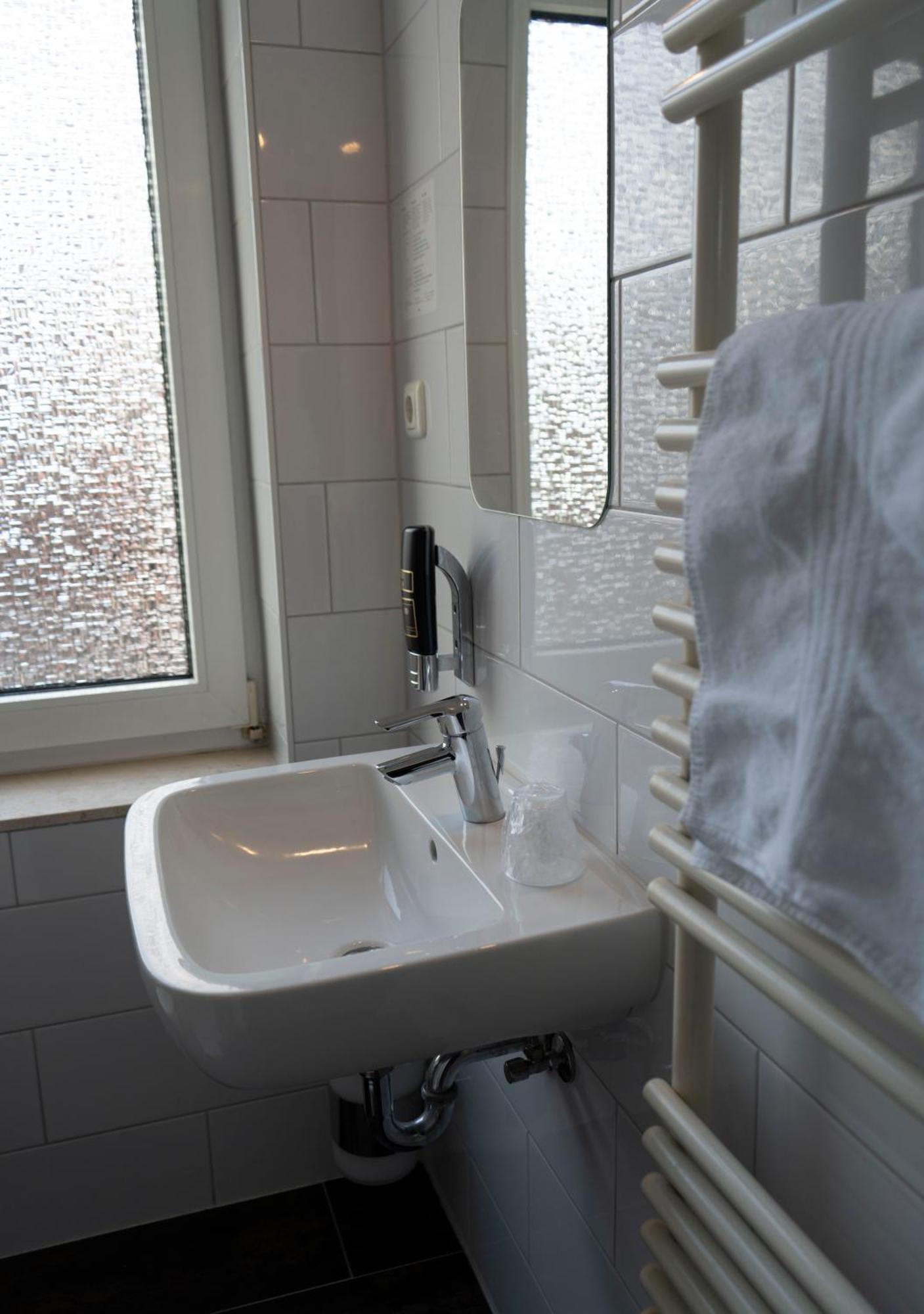Single Room Bathroom