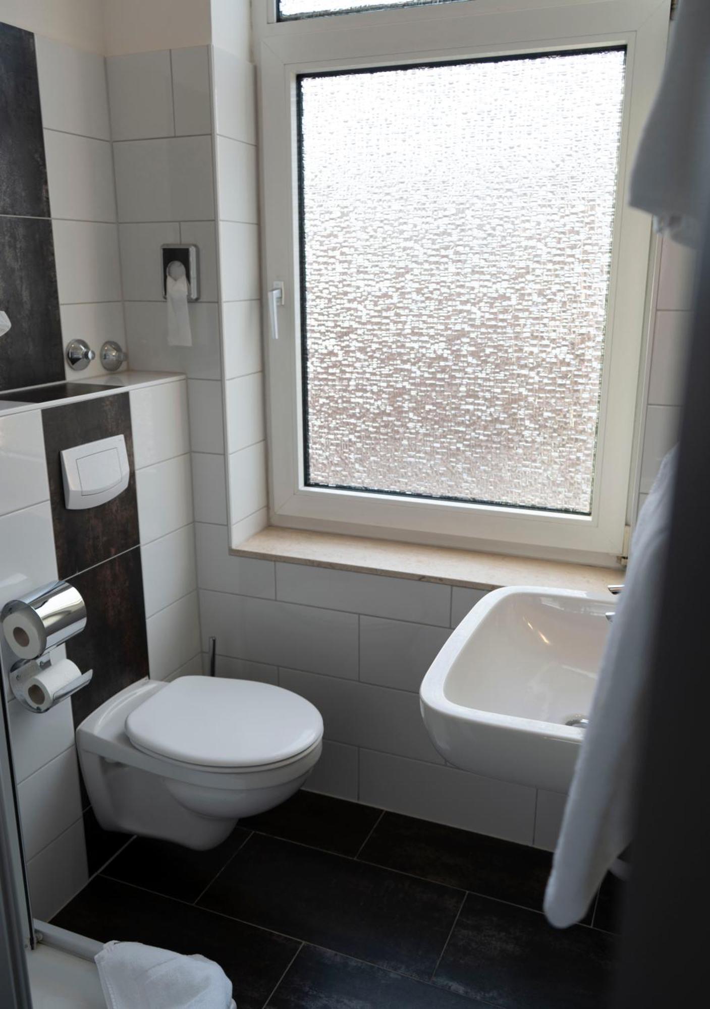 Single Room Bathroom
