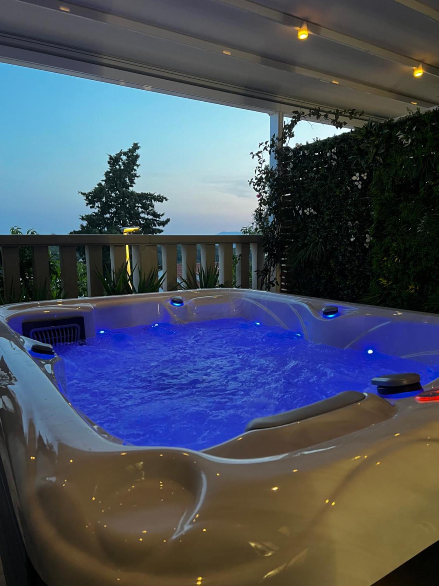 King Room Spa Bath