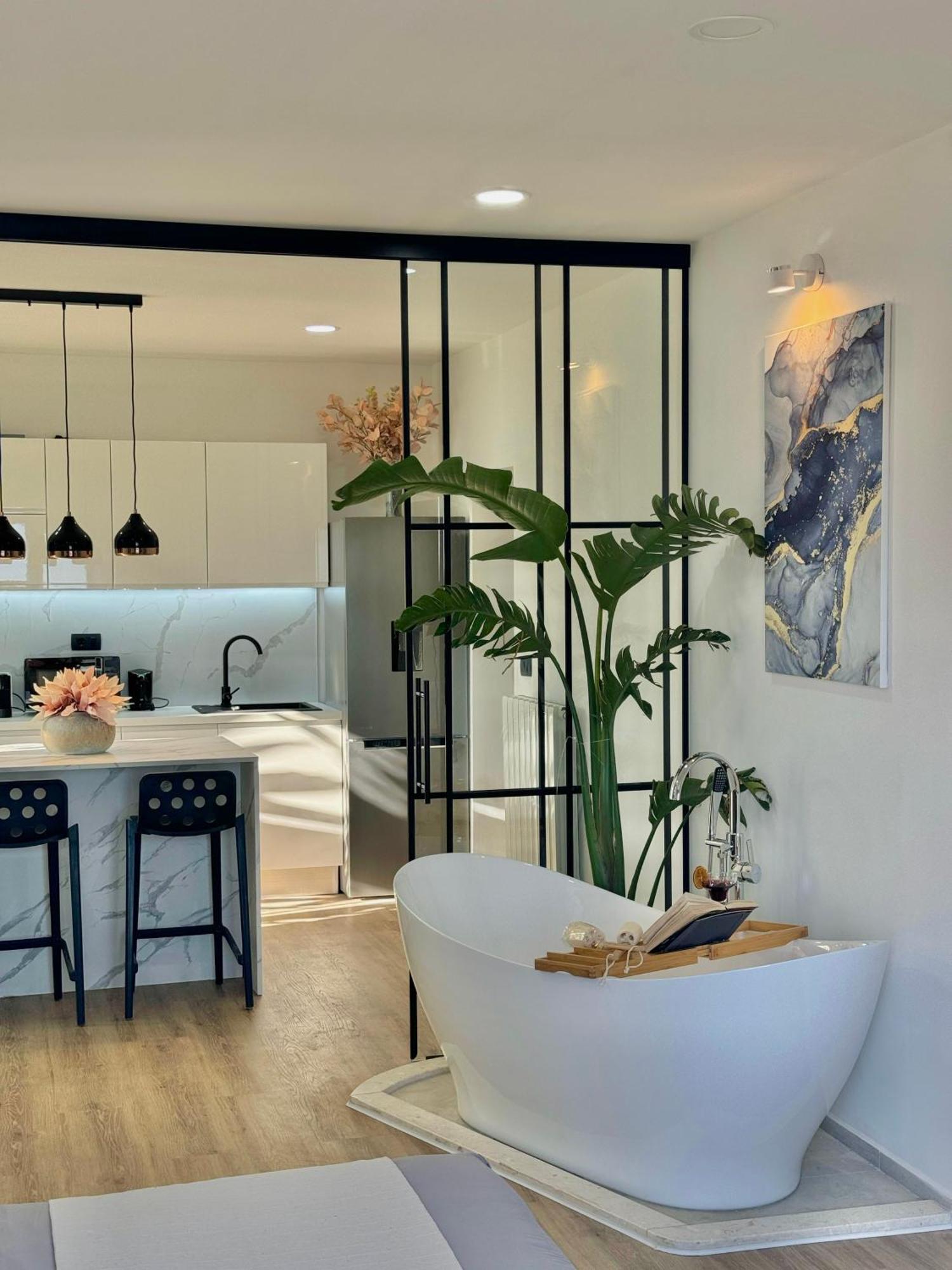 Deluxe Queen Studio
