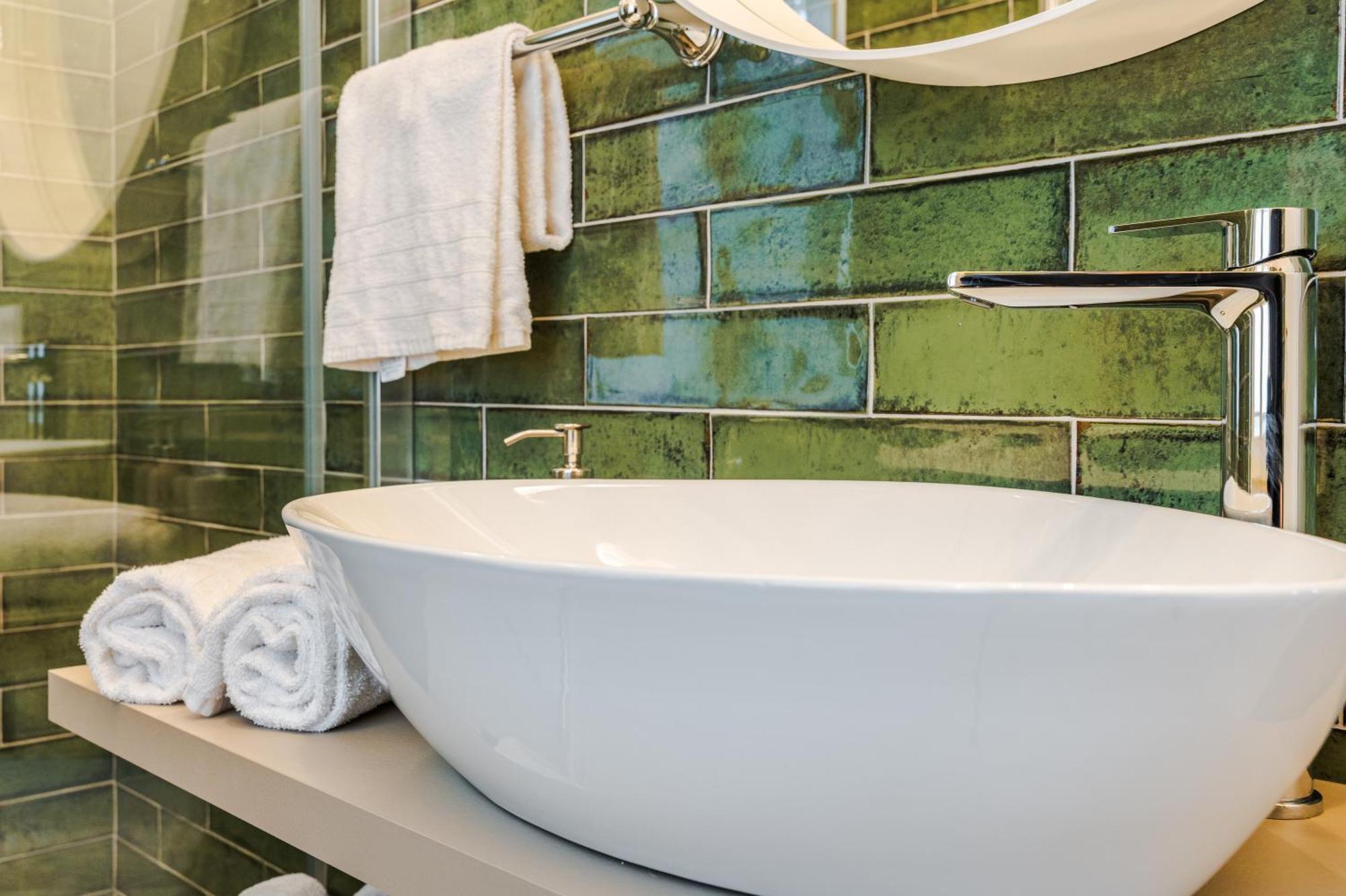 Double Room,1658584851:JPEG