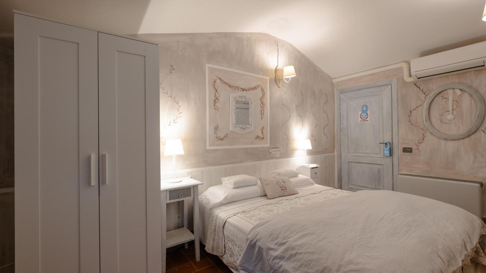 Double Room,1660380626:JPEG