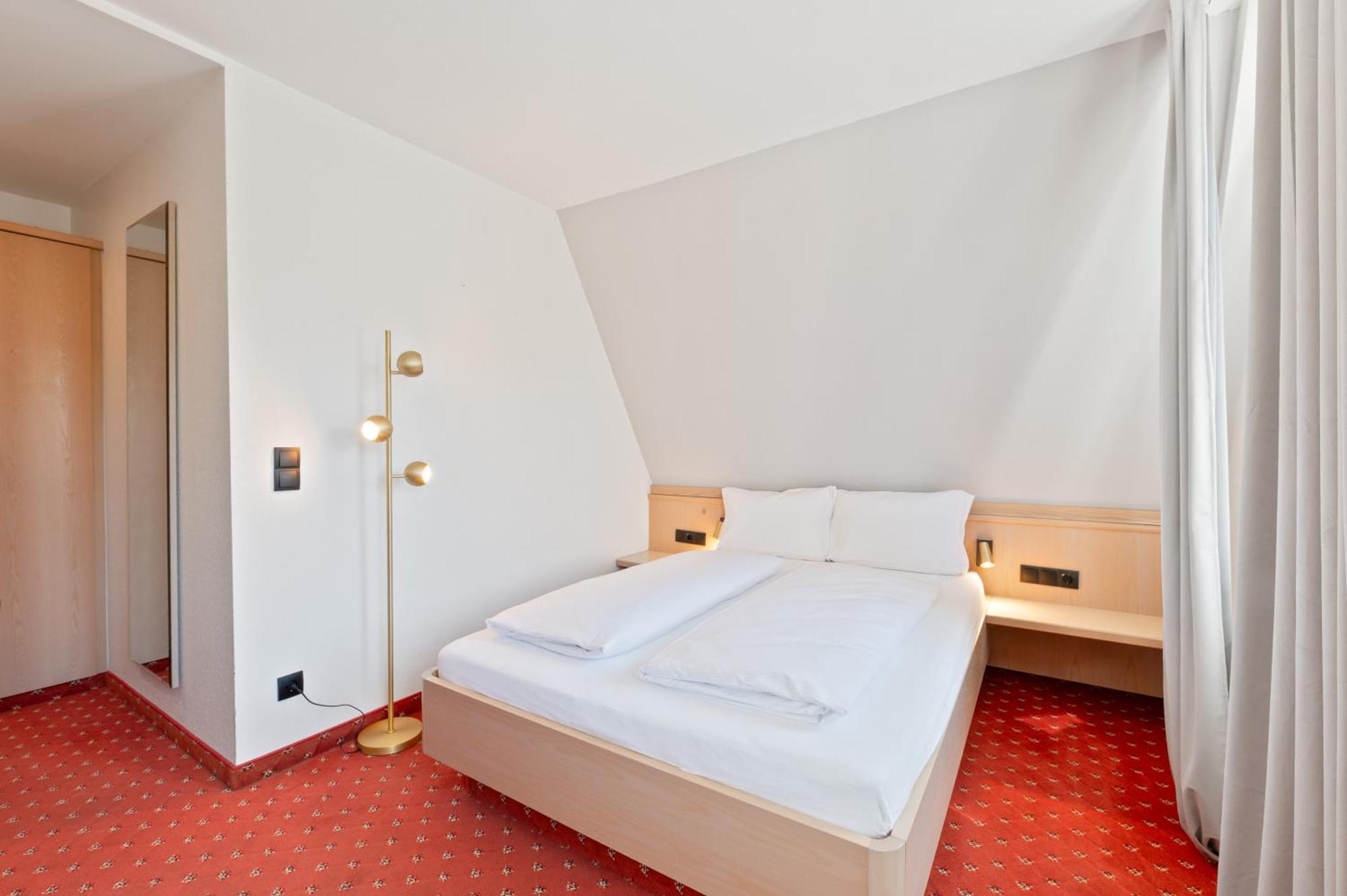 Double Room bed size 140x200