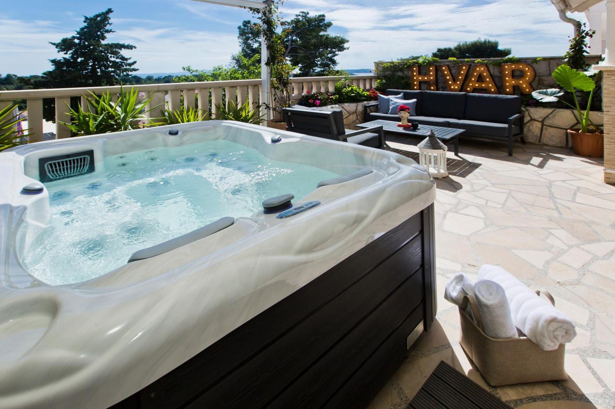 King Suite Spa Bath