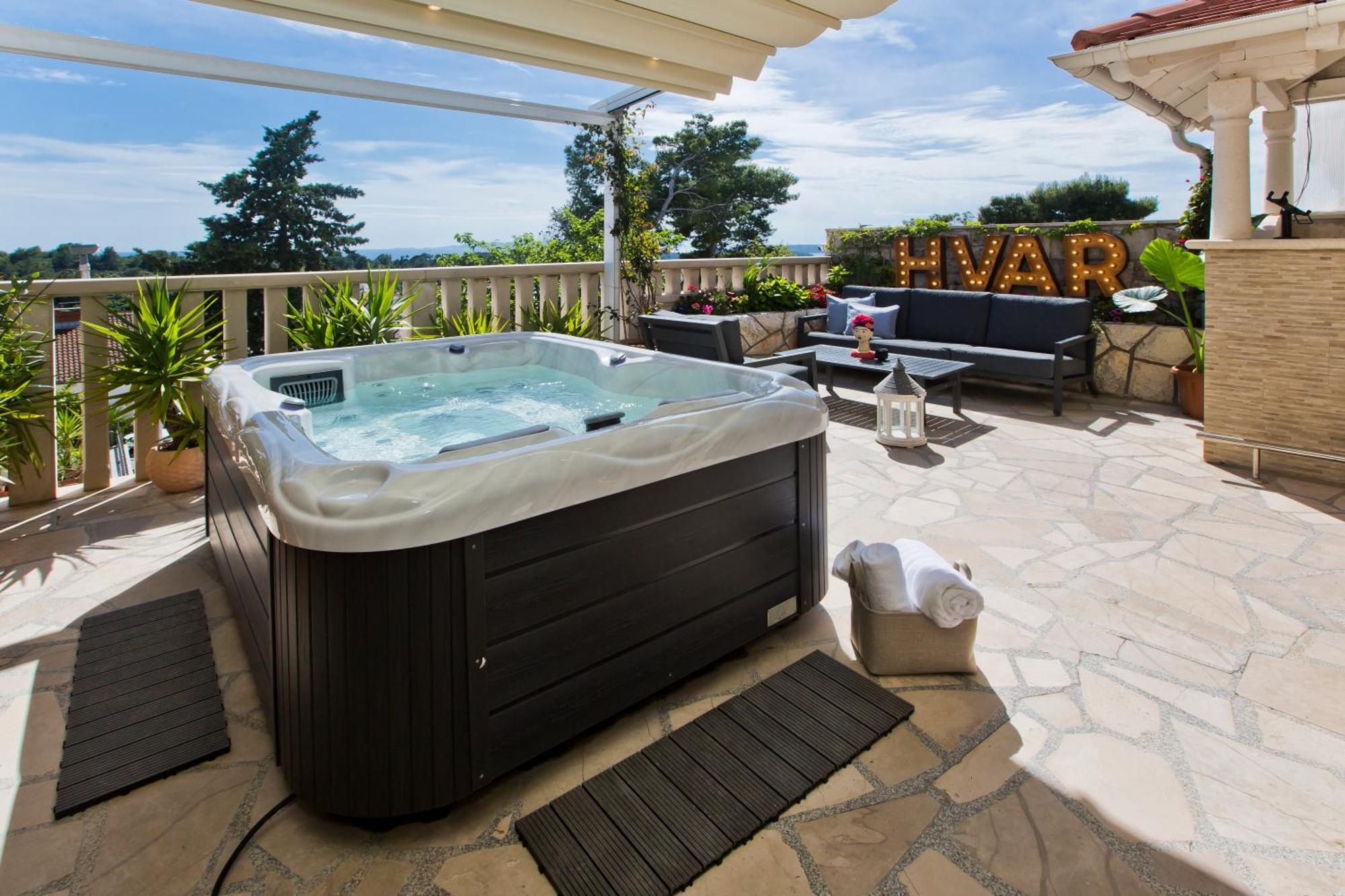 King Suite Spa Bath