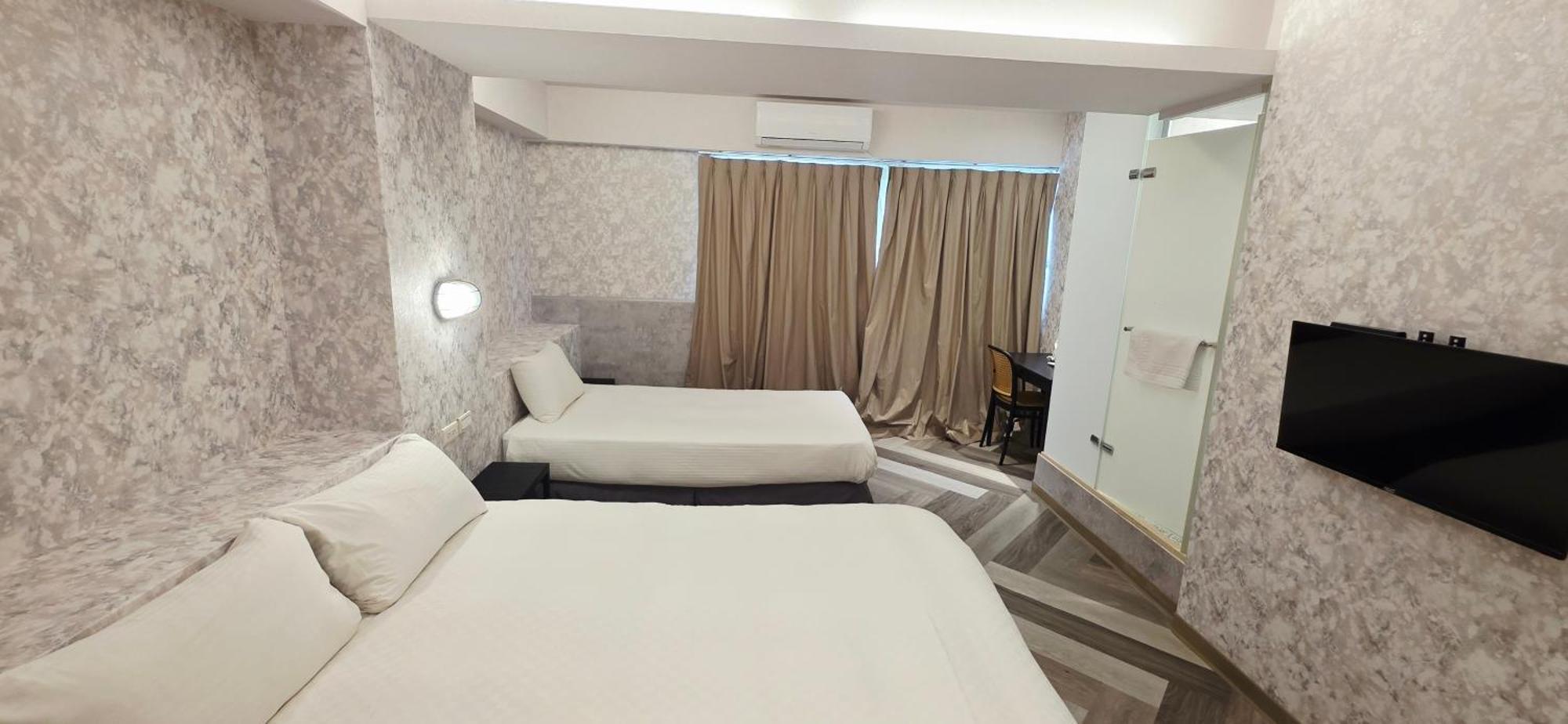 Triple Room Window,1699325486:JPEG