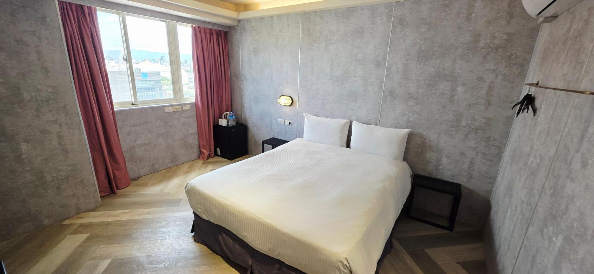 Deluxe Double Room Bath