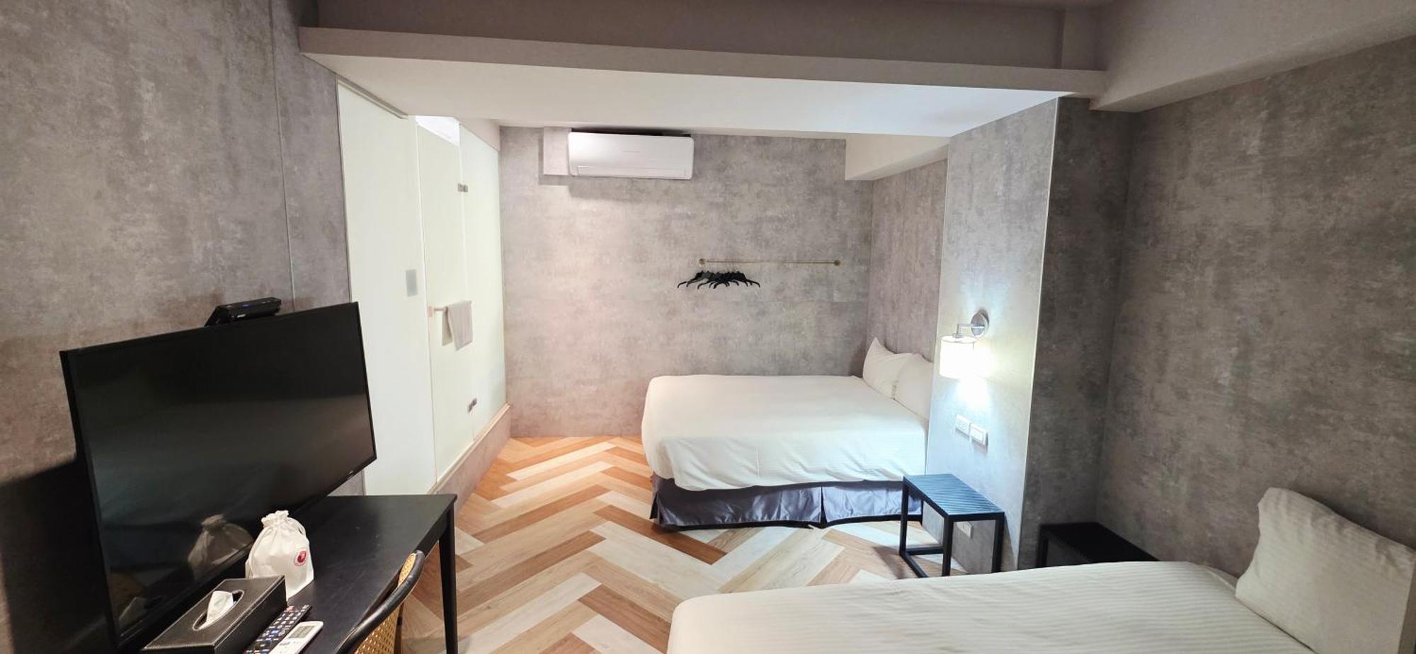 Triple Room Window