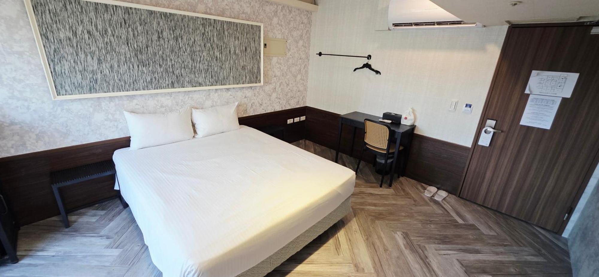 Deluxe Double Room Bath