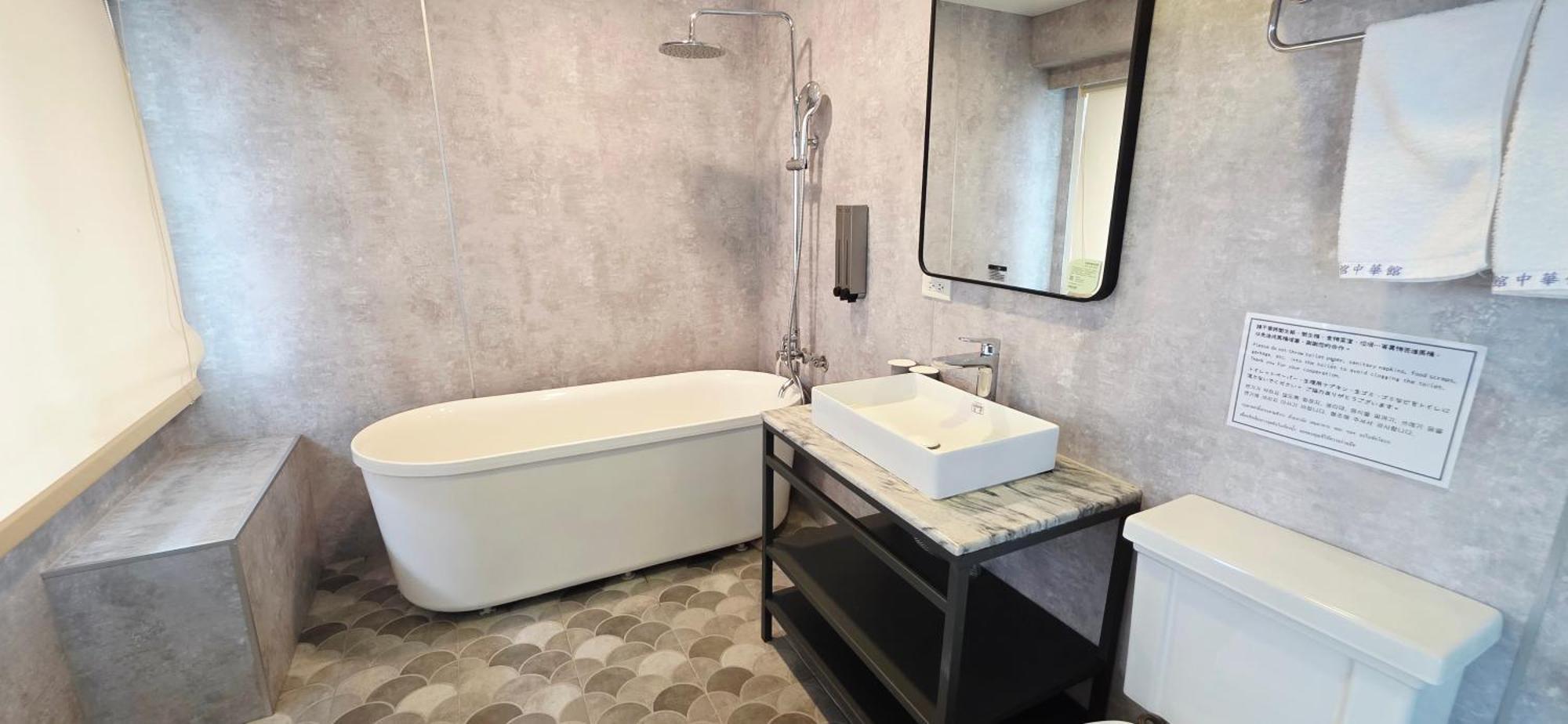 Deluxe Double Room Bath