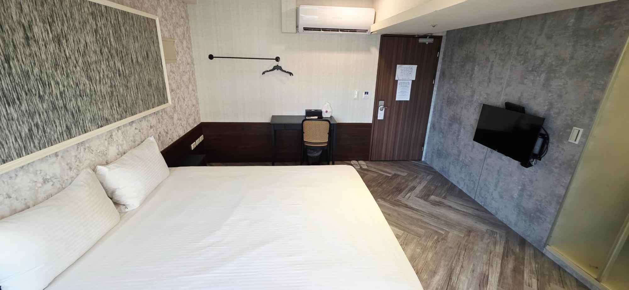 Deluxe Double Room Bath
