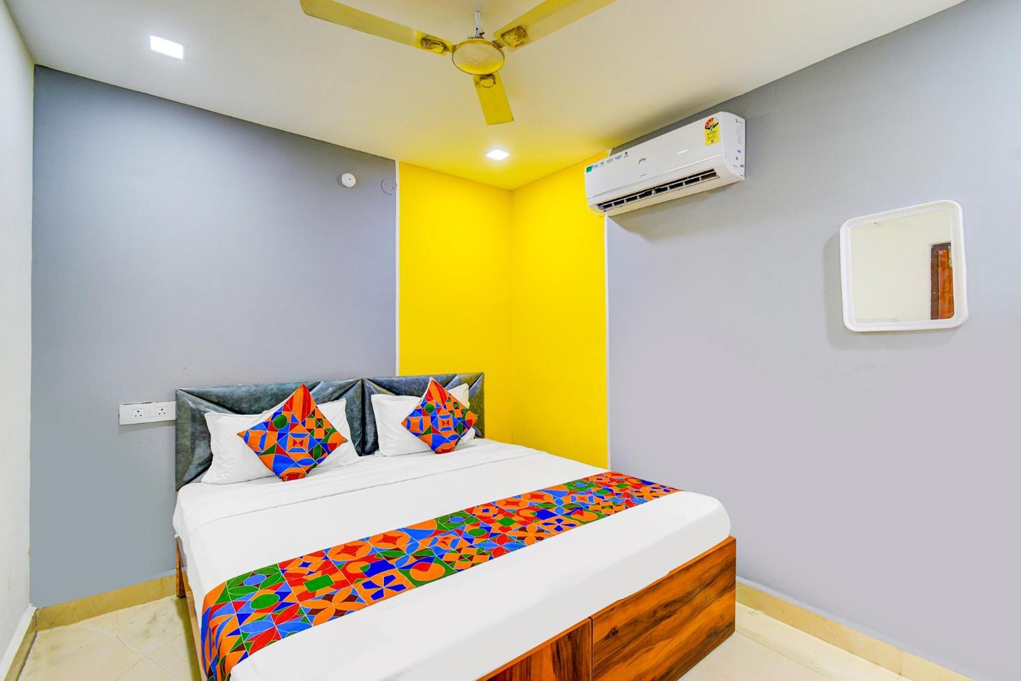Deluxe Room,1705354845:JPEG