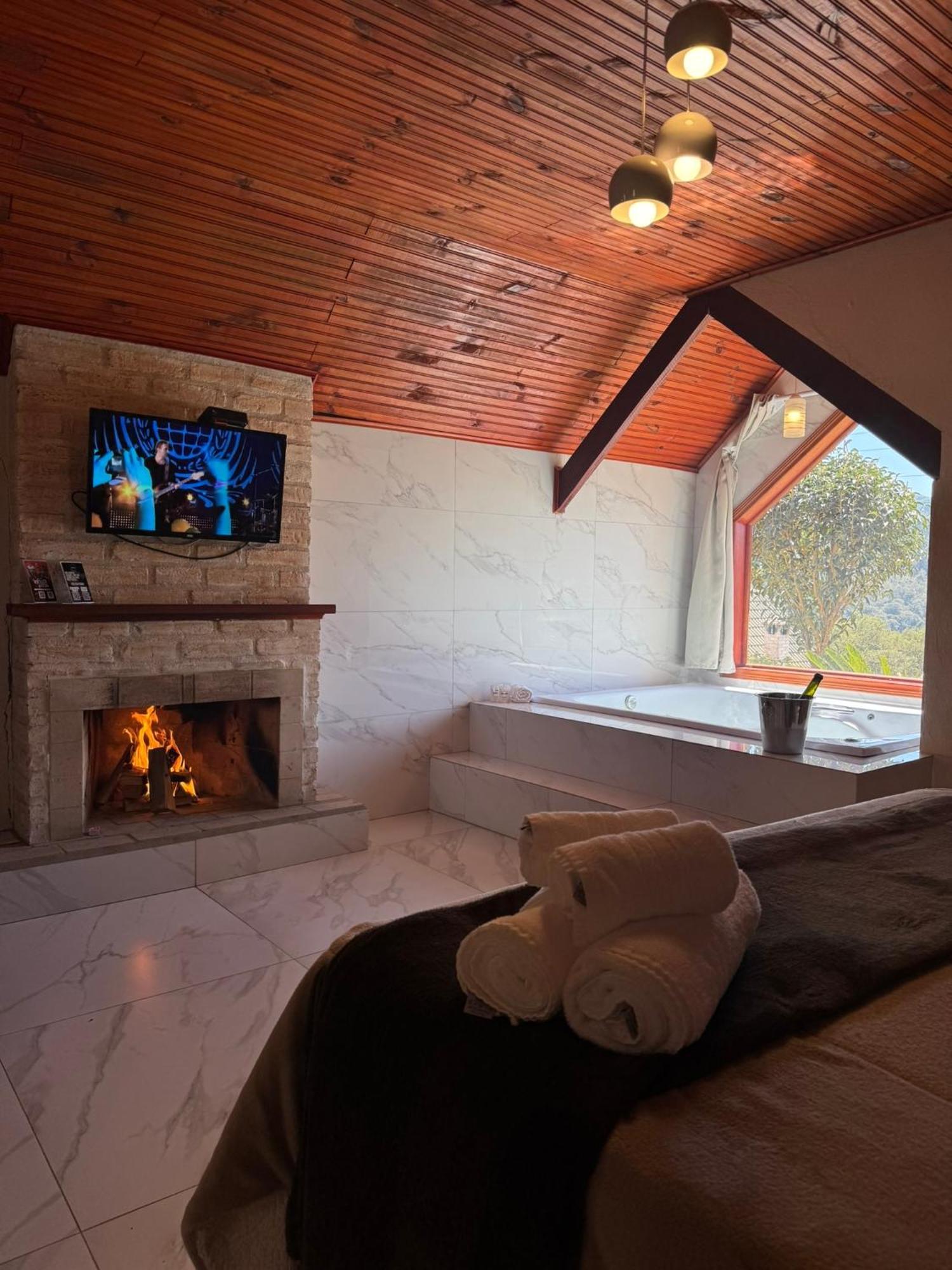 Chalet,1743330886:JPEG