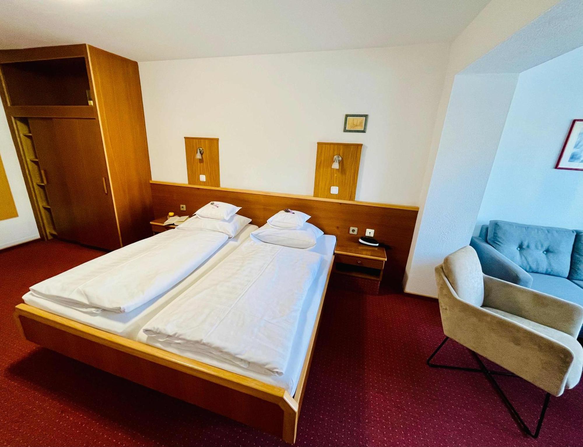 Deluxe Double Room Shower