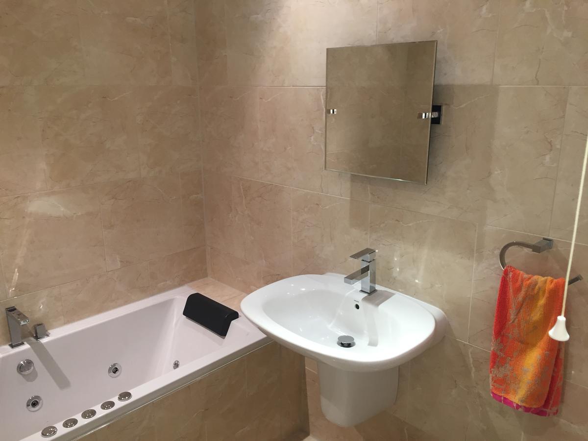 Deluxe Double Room Bath