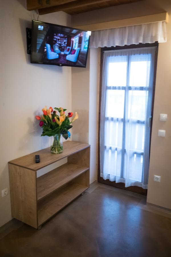 Camera Matrimoniale con Bagno Interno e Balcone