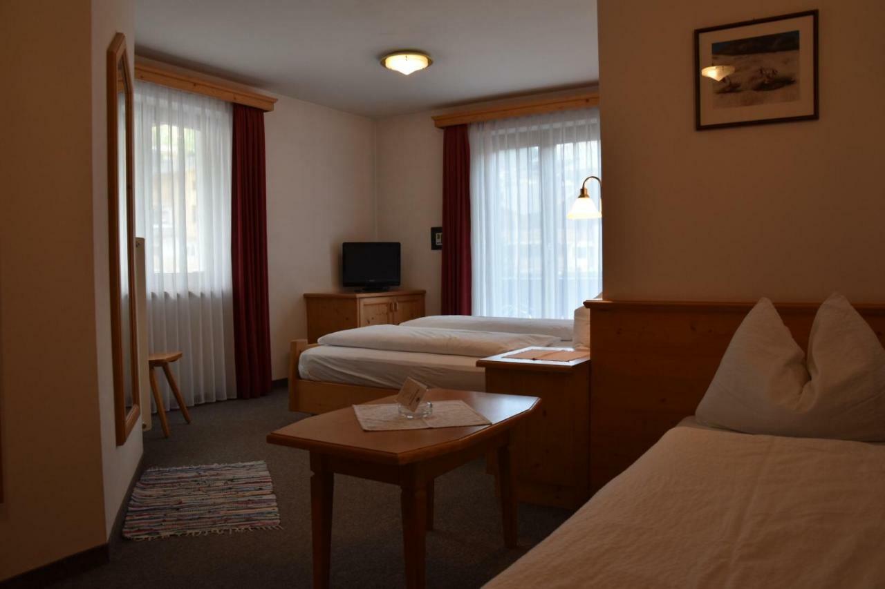 Dreibettzimmer mit Balkon