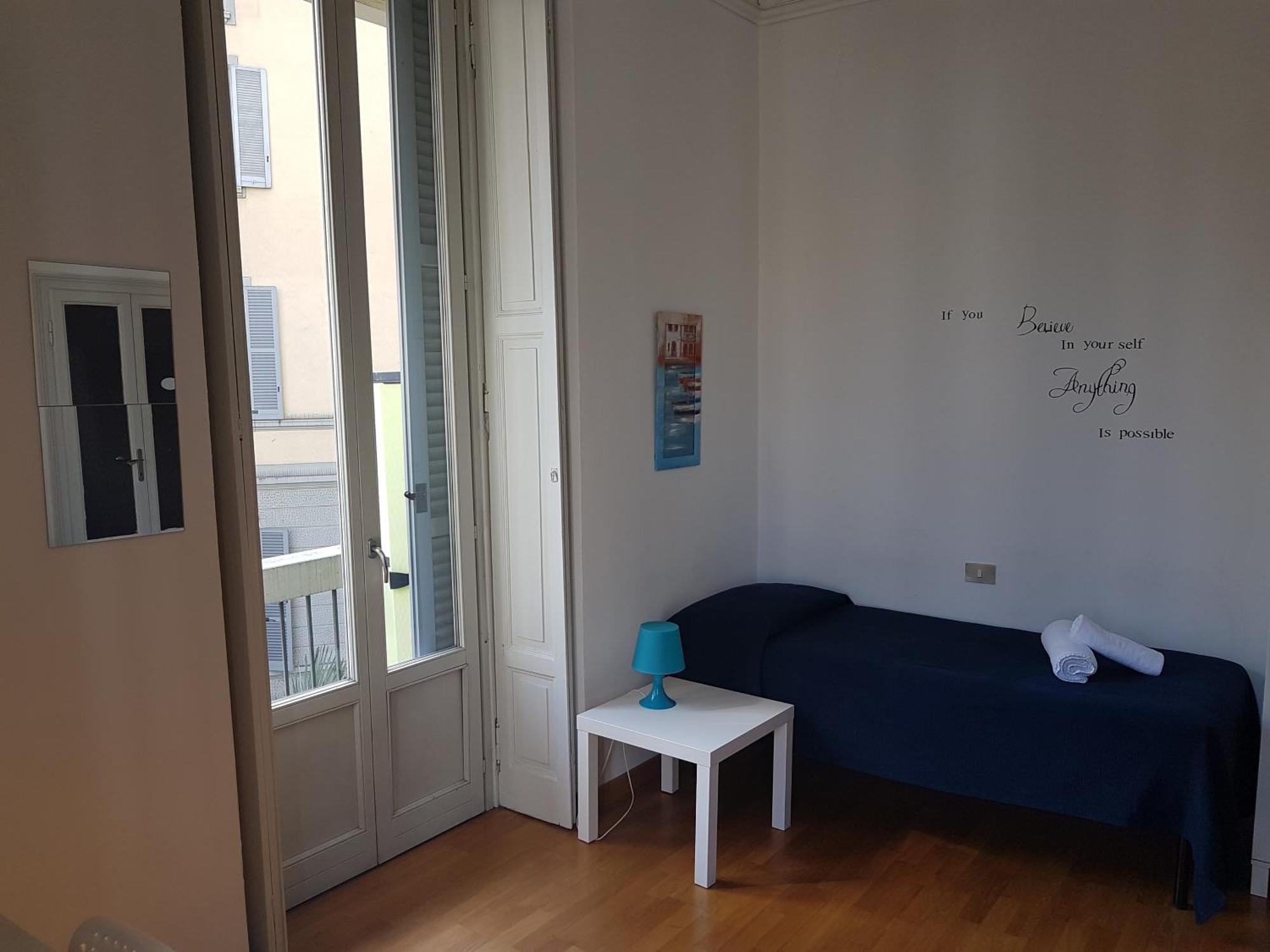 Single Room,526817076:JPEG
