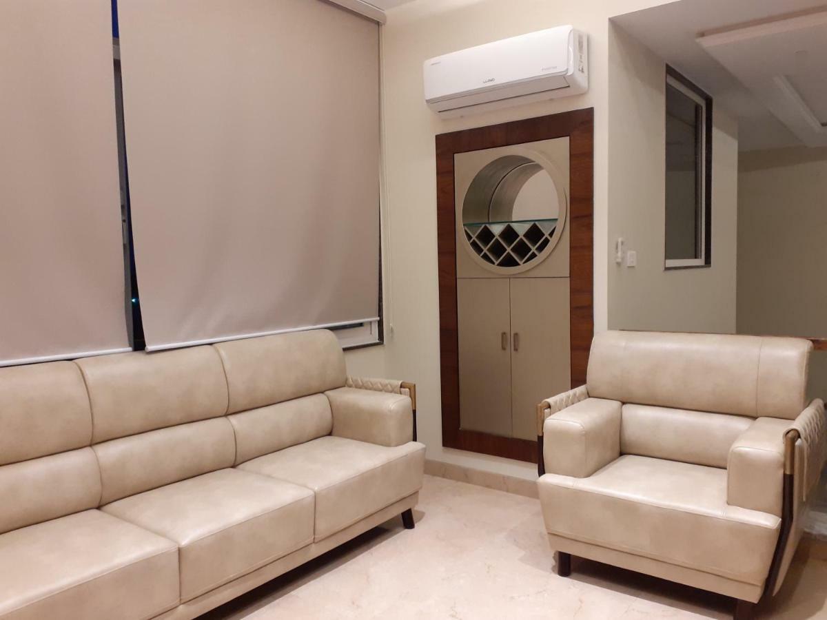 Apartment with Terrace,894129637:JPEG