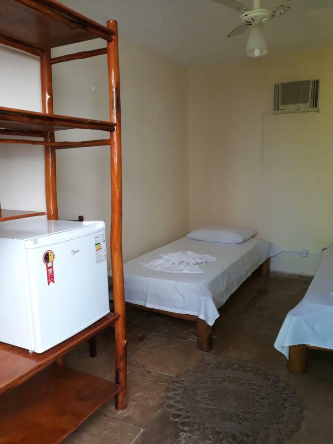 Quarto Econômico com 2 Camas de Solteiro