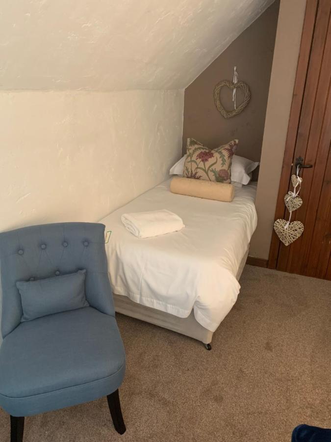 Family Room (2 Adults + 1 Child),997495308:JPEG